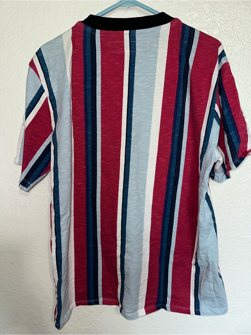 Guess Tee - Picture 5 of 6